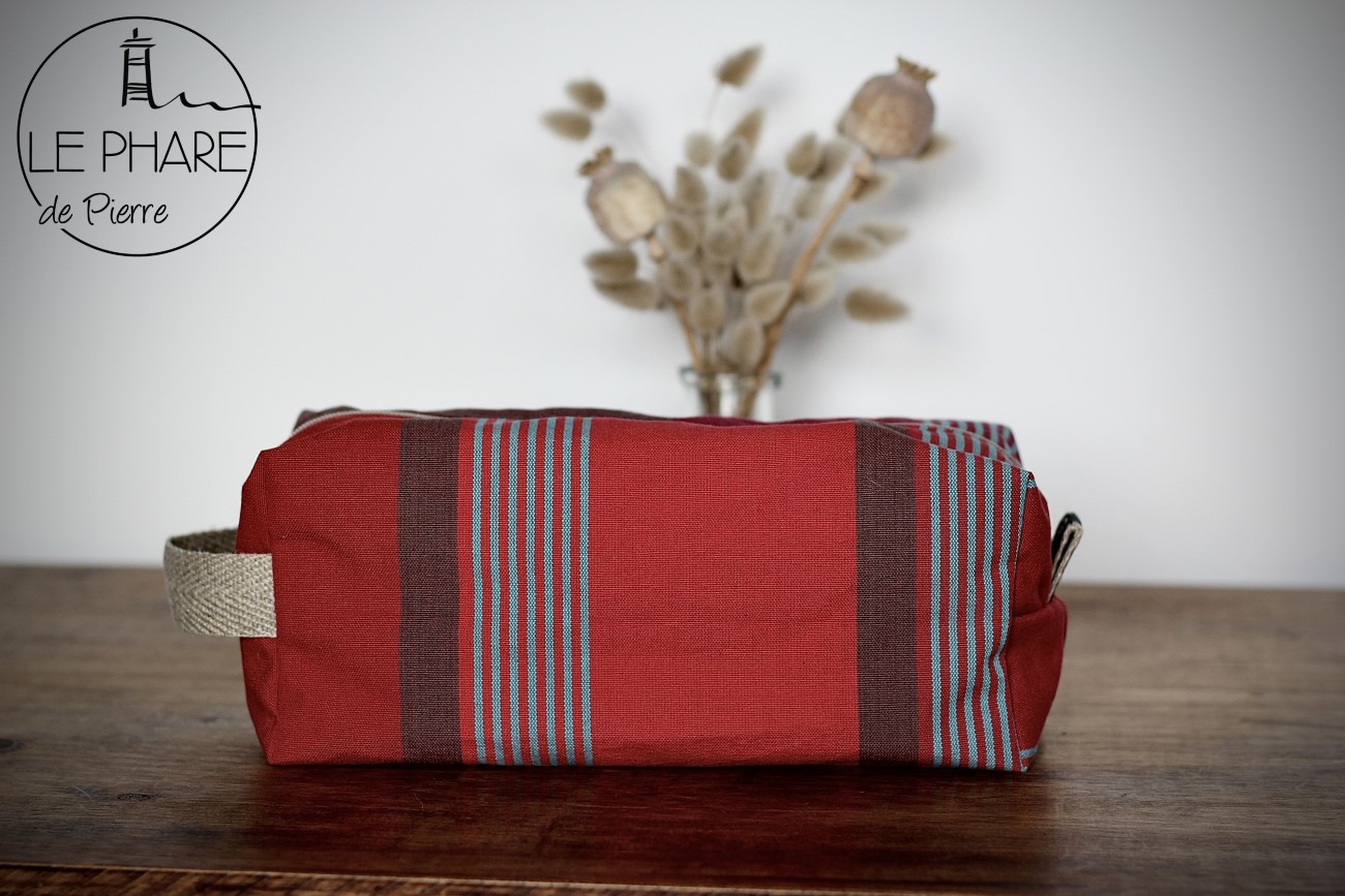 [Tt.22 02] Trousse de toilette ARTIGA rouge (3)_resultat (LPDP )