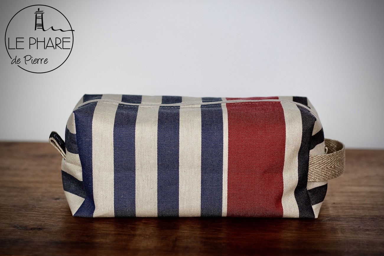 [Tt.22 04] Trousse de toilette St Jean de Luz bleu blanc rouge (2)