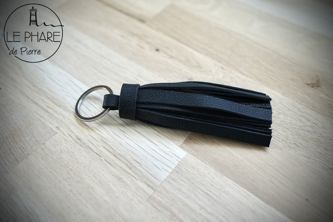 [Pc.22 03] Porte clés cuir noir_resultat (LPDP )