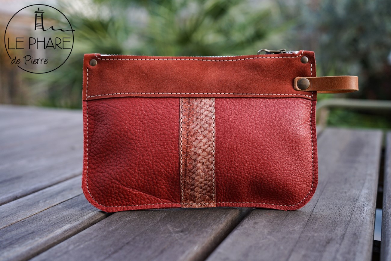 [T.23 01] Trousse cuir croûte et cuir brique (4) (LPDP )