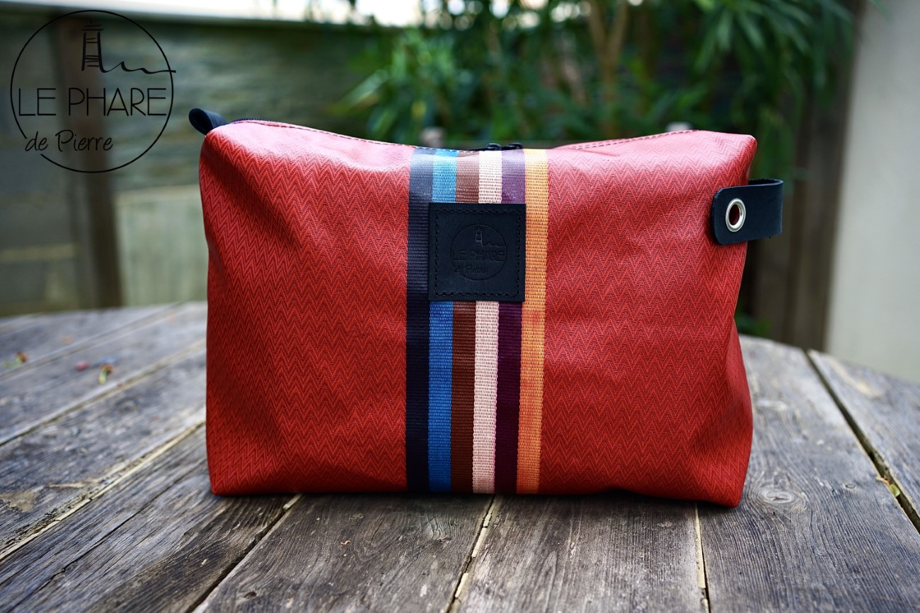 [Tt.23 02] Trousse toilette chevron rouge (2)_resultat (LPDP )