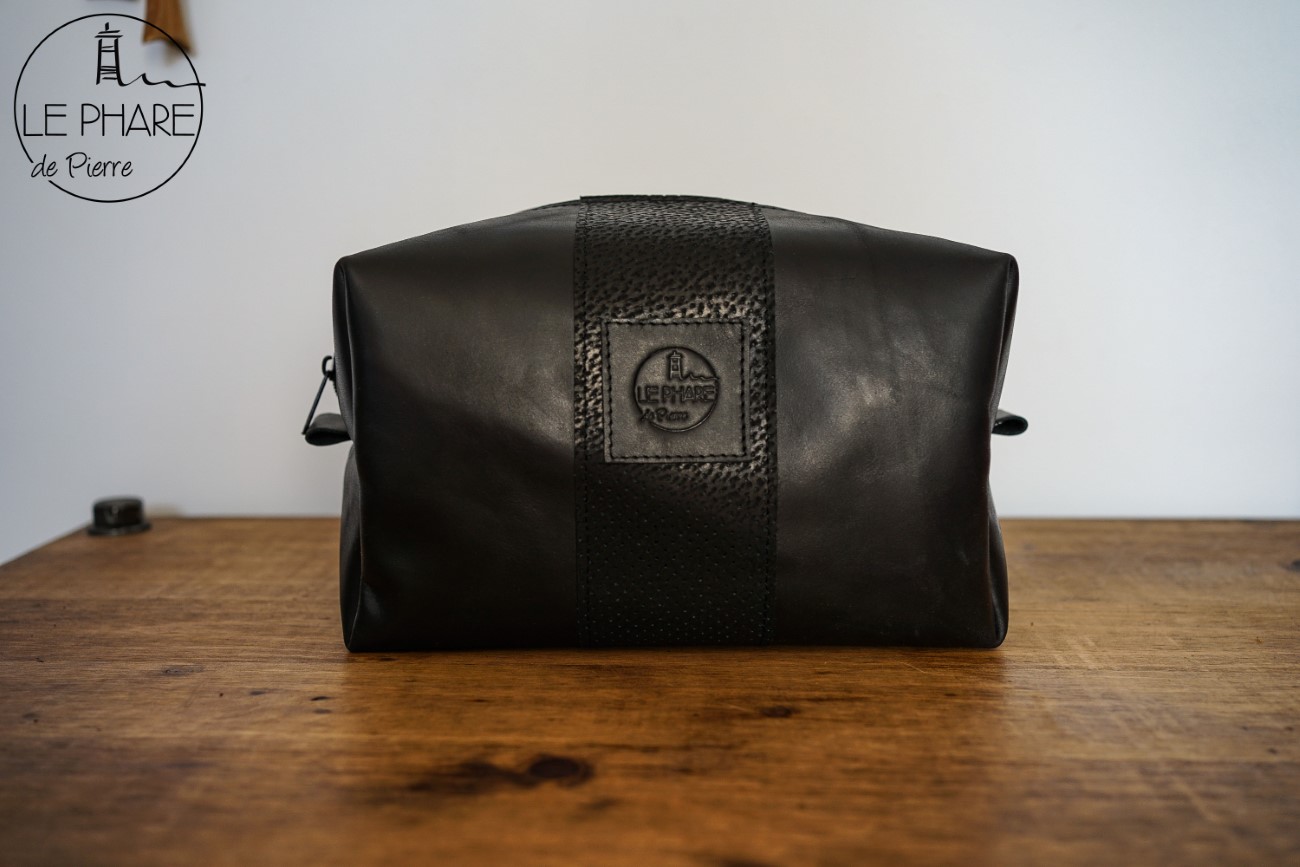 [TtH23 04] Trousse de toilette homme cuir noir et perforé (4)_resultat (LPDP)