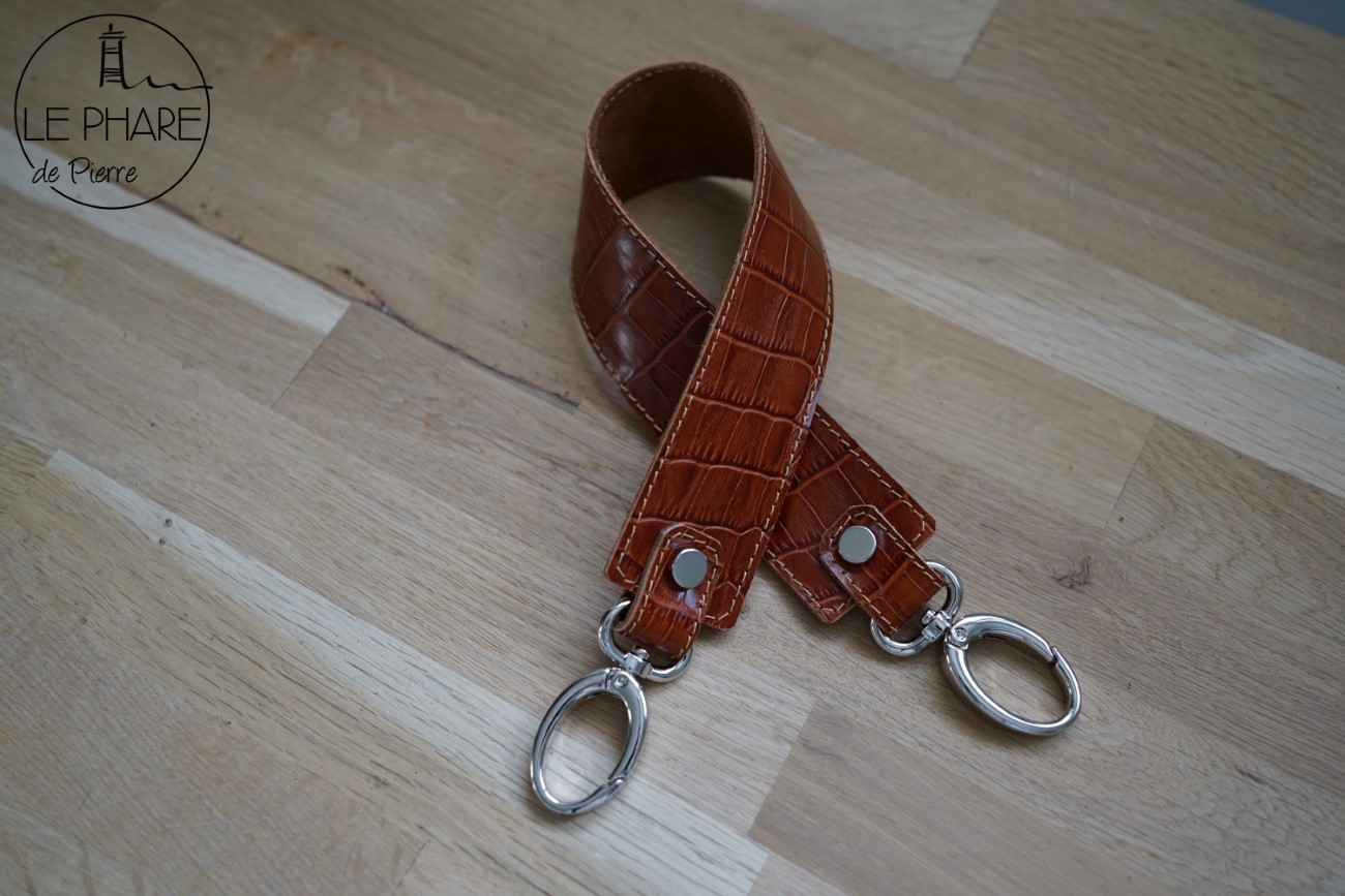 [A.24 01] Anse courte large croco camel vernis (2)