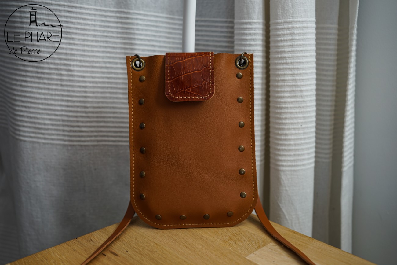 [Pt.24 04] Pochette téléphone cuir camel et croco (1)