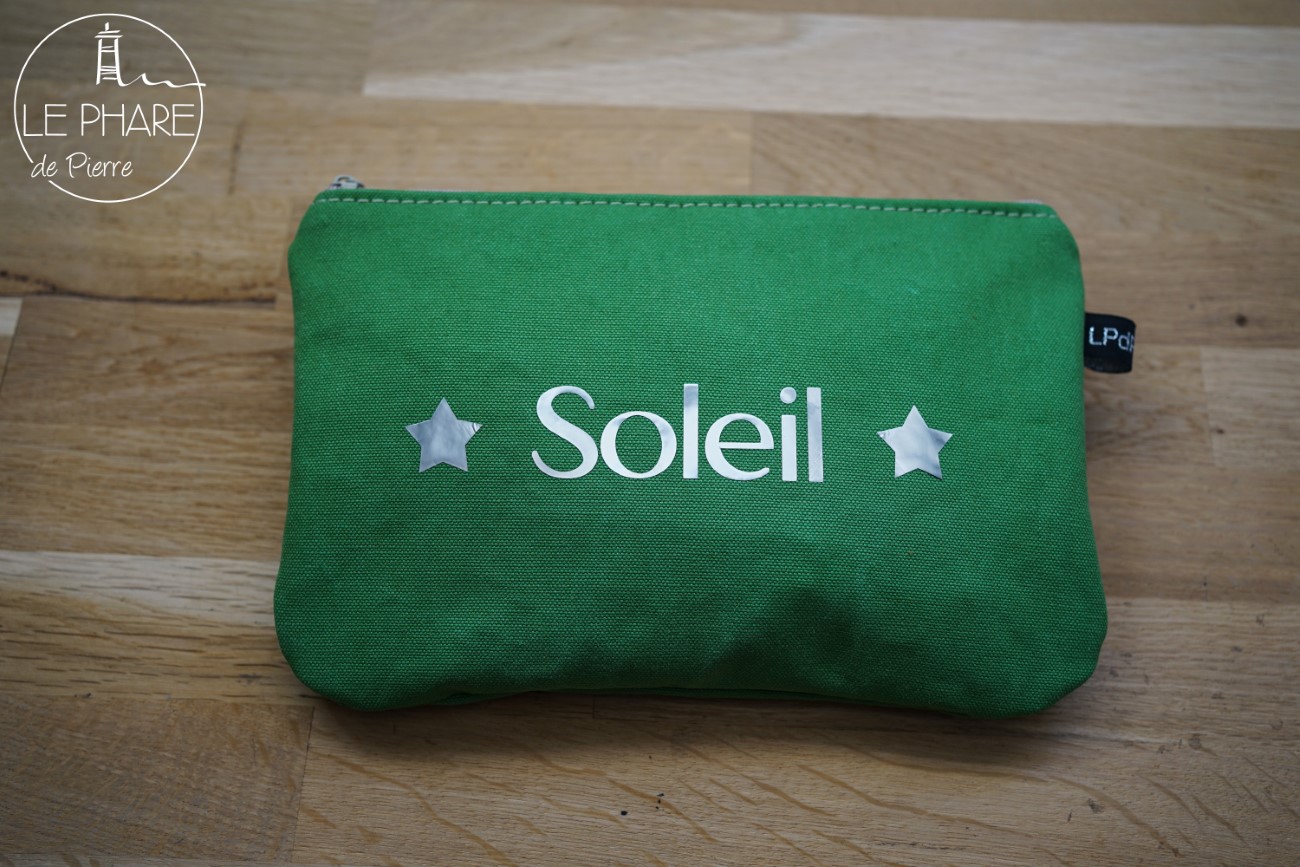 [T.24 05] Trousse toile verte et soleil argent (2)_resultat (LPDP)