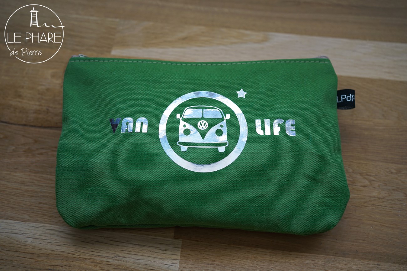 [T.24 08] Trousse toile verte Van Life (1)_resultat (LPDP)