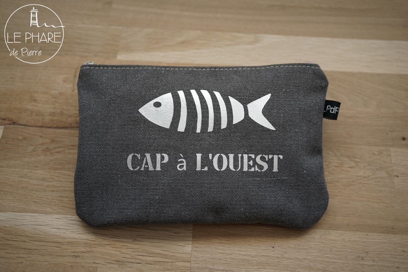 [T.24 09] Trousse en toile taupe poisson océan (1)_resultat (LPDP)