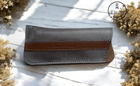 Etui à lunettes en cuir